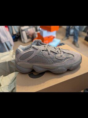 Yeezy 500 size 7